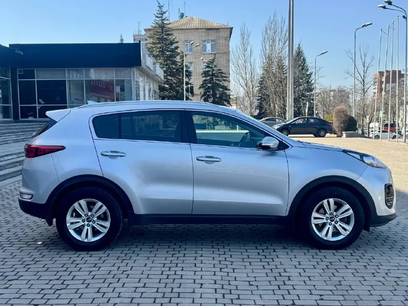Kia sportage официал эксплуатация с 2018 года двигатель 2.0 бензин коробка автомат пробег родной 119 тыс. км. 1 владелец автомобиль в отличном состоянии, кузов без дтп ! весь в заводском окрасе 1000% готов на любые проверки с вашей стороны в автомобиле есть все для комфорта роздельный климат-контроль, круиз-контроль, датчики света, и дождя, подогревы всех сидений, руля, зеркал, и стекл, парктрони, камера заднего вида, и многое другое ! с документами полный порядок, продажа с полным переоформление в мрэо г. донецк цена 1.845тыс. ₽ торг звоните остальное по +79495210885 📲 tg: r. b 📞 звоните: +7(949)5210885 - фотография - 5