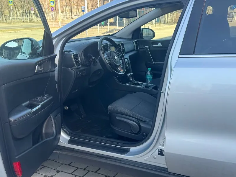 Kia sportage официал эксплуатация с 2018 года двигатель 2.0 бензин коробка автомат пробег родной 119 тыс. км. 1 владелец автомобиль в отличном состоянии, кузов без дтп ! весь в заводском окрасе 1000% готов на любые проверки с вашей стороны в автомобиле есть все для комфорта роздельный климат-контроль, круиз-контроль, датчики света, и дождя, подогревы всех сидений, руля, зеркал, и стекл, парктрони, камера заднего вида, и многое другое ! с документами полный порядок, продажа с полным переоформление в мрэо г. донецк цена 1.845тыс. ₽ торг звоните остальное по +79495210885 📲 tg: r. b 📞 звоните: +7(949)5210885 - фотография - 8