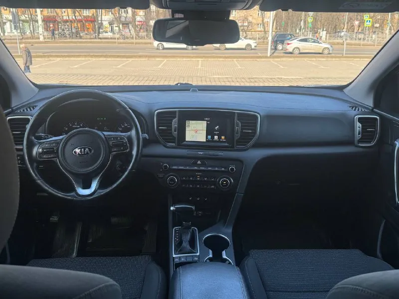 Kia sportage официал эксплуатация с 2018 года двигатель 2.0 бензин коробка автомат пробег родной 119 тыс. км. 1 владелец автомобиль в отличном состоянии, кузов без дтп ! весь в заводском окрасе 1000% готов на любые проверки с вашей стороны в автомобиле есть все для комфорта роздельный климат-контроль, круиз-контроль, датчики света, и дождя, подогревы всех сидений, руля, зеркал, и стекл, парктрони, камера заднего вида, и многое другое ! с документами полный порядок, продажа с полным переоформление в мрэо г. донецк цена 1.845тыс. ₽ торг звоните остальное по +79495210885 📲 tg: r. b 📞 звоните: +7(949)5210885 - фотография - 9