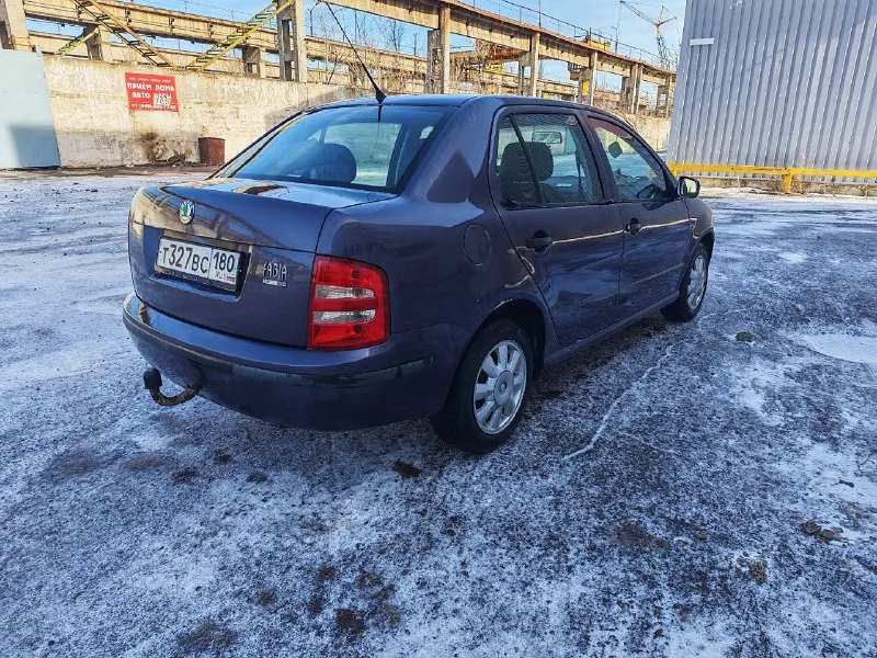 Продам skoda fabia. 2002 г. в. в кузове седан. мотор 1,9 дизель без турбины кпп - механика пробег - 340 тыс. автомобиль в семье с 2018 года. моего пробега ~90 тыс км. выносливая машина с низким расходом топлива. по трассе на одном баке 900 км едет легко. гнили, ржавчины нет. машина вкруг перекрашивалась в 2023 году. в 2025 году менялась задняя подвеска (сайленты балки, пружины, амморты), рулевая рейка с датчиком, генератор с ремнём и натяжителем. состояние - сел и поехал, ничего кроме текущего обслуживания не требует. впереди эл. стеклоподъемники, сзади ручки. осмотр донецк, петровка. цена - 300 тыс. торг +79498150744 руслан - фотография - 3