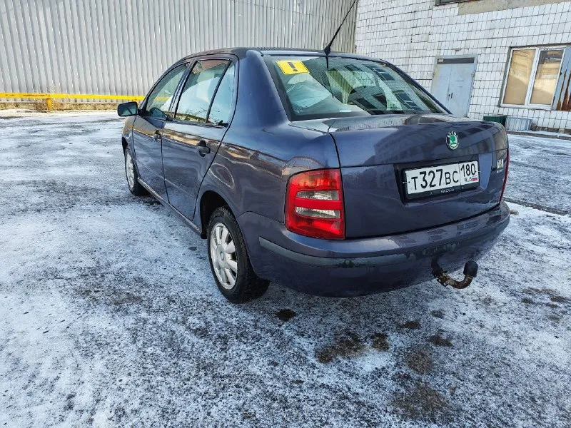 Продам skoda fabia. 2002 г. в. в кузове седан. мотор 1,9 дизель без турбины кпп - механика пробег - 340 тыс. автомобиль в семье с 2018 года. моего пробега ~90 тыс км. выносливая машина с низким расходом топлива. по трассе на одном баке 900 км едет легко. гнили, ржавчины нет. машина вкруг перекрашивалась в 2023 году. в 2025 году менялась задняя подвеска (сайленты балки, пружины, амморты), рулевая рейка с датчиком, генератор с ремнём и натяжителем. состояние - сел и поехал, ничего кроме текущего обслуживания не требует. впереди эл. стеклоподъемники, сзади ручки. осмотр донецк, петровка. цена - 300 тыс. торг +79498150744 руслан - фотография - 7