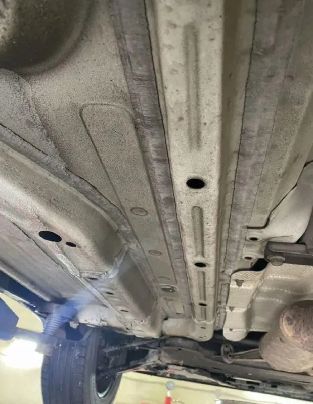 Продам chevrolet trax 2019 г пригнанный из кореи во владении был два года ✅ один владелец ✅ экономичный и надёжный дизельный двигатель 1.6 л (135 л. с.) – отличная динамика и эффективность ✅двигатель в отличном состоянии ✅ 6-ступенчатая автоматическая трансмиссия – плавное и комфортное вождение ✅ передний привод – уверенное управление на городских дорогах ✅ пробег: 162 000 км – превосходное состояние ✅в салоне не курили; ✅ходовая в отличном состоянии; ✅ белый цвет – элегантность и практичность ✅ цена: 1 350 000 ₽ торг возле авто 📲+79495037800 - фотография - 6