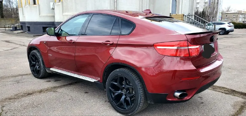 Легендарный bmw x6 в безупречном состоянии! 🔥 ​продаю свой автомобиль, который дарит эмоции каждый день. настоящий «икс» в заводском m-пакете. машина для тех, кто ищет живой экземпляр, а не «дрова». ​✅ основные параметры: ​год выпуска: 2009 ​двигатель: 3.0 л (306 л. с.) — идеальное сочетание динамики и налога. ​пробег: 190.000 км (родной, по состоянию видно). ​владельцы: 3 по птс. ​состояние машины — идеальное. полностью обслужена «от и до», никаких вложений не требует. мотор сухой, работает ровно, коробка переключает плавно. салон чистый, не прокуренный. внешне выглядит очень дерзко благодаря м-пакету. ​💰 цена: 1 650 000 руб. реальному покупателю торг💸 📍 осмотр: г. донецк 📞 связь: +7(949)003-60-29 интересует обмен с вашей доплатой хлам не предлагать - фотография - 6