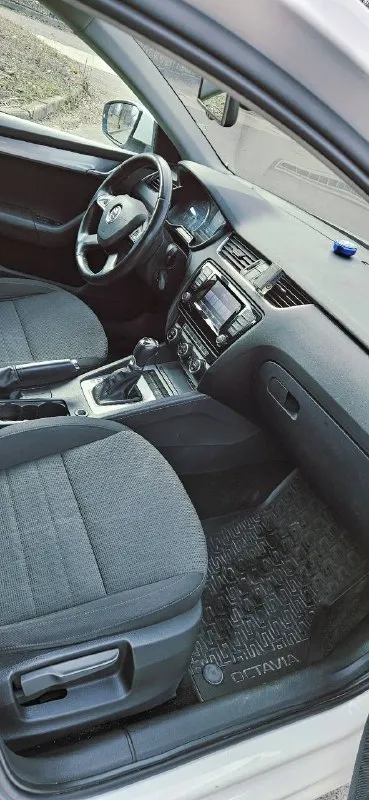 Цена 845.000💰 ✅ skoda октавия а7 2013 год пробег 165.000 # 1.8 турбо (180л. с) 🐎 акпп dsg 7ст комплектация максимальная 🚘автомобиль в техническом плане в отличном состоянии, без вложений по кузову имеются следы эксплуатации, такие как сколы на бампере, и т. п, на фото все видно 2 комплекта резины ( зима, лето ) продажа с полным переоформлением, то пройдено, я собственник остальные все интересующие вопросы по телефону 📞☎ так же возможен обмен, на обмен цена дороже +7 7⃣9⃣ - фотография - 7
