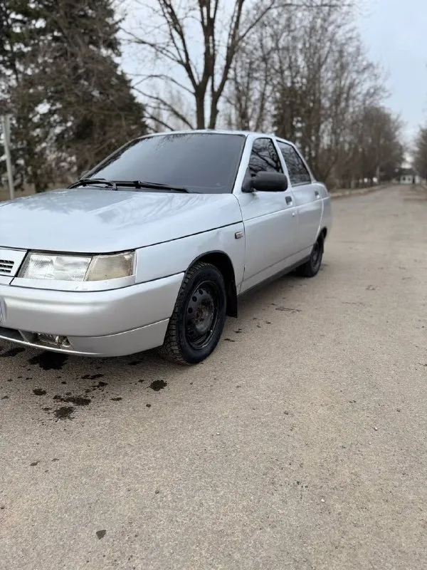 🚗 продам автомобиль ваз 2110 🚀 ▶️ год выпуска: 2004г. ▶️ объём двигателя: 1.5 8 клапанный ▶️ пробег: 250.000 ℹ️ описание: -2 эсп -магнитолла -подогрев заднего стекла без гура ❗️двигатель после ремонта едит очень хорошо, нигде ни капает, не сопливит. ✅ автомобиль в хорошем состоянии! но по кузову есть возрастные нюансы 📸 дно, пороги, лонжероны, стаканы, короба всё отлично❗️ - фотография - 2