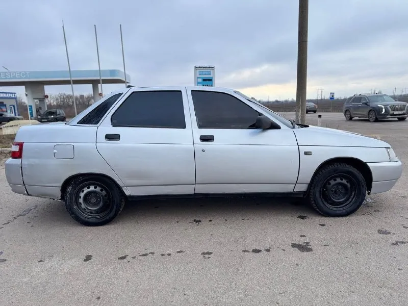 🚗 продам автомобиль ваз 2110 🚀 ▶️ год выпуска: 2004г. ▶️ объём двигателя: 1.5 8 клапанный ▶️ пробег: 250.000 ℹ️ описание: -2 эсп -магнитолла -подогрев заднего стекла без гура ❗️двигатель после ремонта едит очень хорошо, нигде ни капает, не сопливит. ✅ автомобиль в хорошем состоянии! но по кузову есть возрастные нюансы 📸 дно, пороги, лонжероны, стаканы, короба всё отлично❗️ - фотография - 5