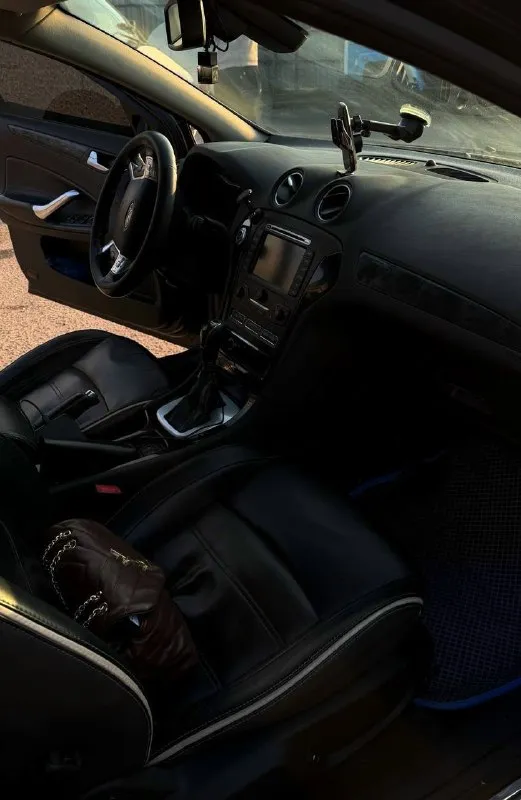 Продам ford mondeo 4 поколение рестайлинг 2012 год 2.0 бензин 200 л. с. 194 000 родного пробега состояние идеал. полностью перебранный и обслуженный автомобиль, за который не стыдно. машина от собственника в комплектации titanium ( подогрев передних сидений, лобового и заднего стекол, складывание зеркал, бесключевой доступ, линзованная оптика, музыка сони на 12 динамиков, мультируль, климат и многое другое) денег на авто не жалели, покупались только лучшие запчасти (zimmermann, lemförder, sachs) авто в очень достойном состоянии цена 1.2🍋 с продажей не тороплюсь. все вопросы по телефону +79493372624 📞 звоните: +7(949)3372624 - фотография - 4