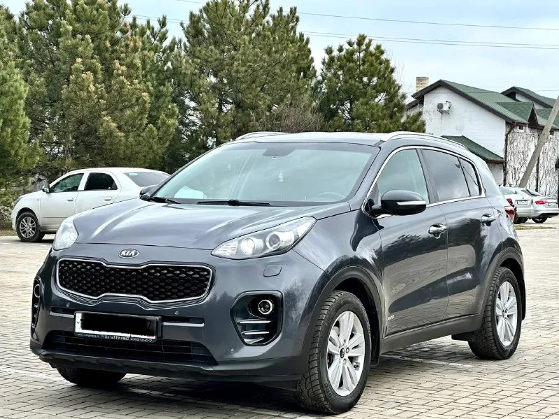 Kia sportage 2018 год автомобиль в идеальном состоянии вложений не каких не требует, один владелец с автосалона, абсолютно с чистой историей, авто в родном окрасе, стекла все родные даже лобовое) без дтп, с родным пробегом 138тыс, км комплектация пред максимальная! двигатель 2.0 бензин, подключаемый полный привод (рабочий) 4wd комбинированный салон, бесключевой доступ, старт стоп, камера заднего вида, управление на руле, и многое другое, с документами полностью порядок продажа от собственника! цена 1.935.000₽ звоните +7949-551-68-75 - фотография - 2