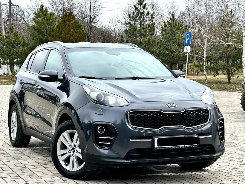 Kia sportage 2018 год автомобиль в идеальном состоянии вложений не каких не требует, один владелец с автосалона, абсолютно с чистой историей, авто в родном окрасе, стекла все родные даже лобовое) без дтп, с родным пробегом 138тыс, км комплектация пред максимальная! двигатель 2.0 бензин, подключаемый полный привод (рабочий) 4wd комбинированный салон, бесключевой доступ, старт стоп, камера заднего вида, управление на руле, и многое другое, с документами полностью порядок продажа от собственника! цена 1.935.000₽ звоните +7949-551-68-75 - фотография - 4