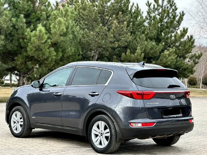 Kia sportage 2018 год автомобиль в идеальном состоянии вложений не каких не требует, один владелец с автосалона, абсолютно с чистой историей, авто в родном окрасе, стекла все родные даже лобовое) без дтп, с родным пробегом 138тыс, км комплектация пред максимальная! двигатель 2.0 бензин, подключаемый полный привод (рабочий) 4wd комбинированный салон, бесключевой доступ, старт стоп, камера заднего вида, управление на руле, и многое другое, с документами полностью порядок продажа от собственника! цена 1.935.000₽ звоните +7949-551-68-75 - фотография - 5