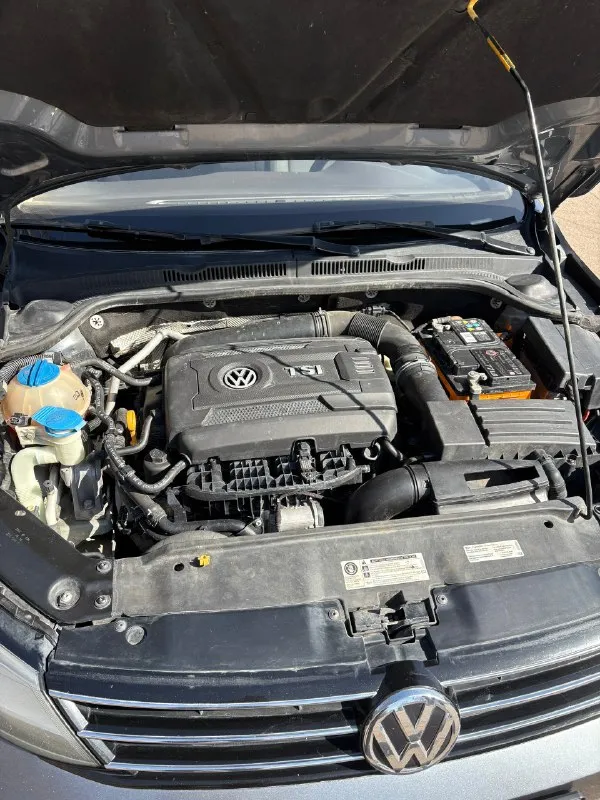 Продам volkswagen jetta vi 2015 г. пробег 176 000 км. двигатель 1,8 турбо (цепь поменяна) коробка 6-ти ступенчатый автомат (aisin) для комфортной езды: кондиционер, 4 стеклоподъёмника, авс, электрозеркала с подогревом, круиз-контроль. салон чистый, непрокуренный. за машиной следили должным образом. авто полностью готово радовать хозяина беспроблемной ездой. цена 1 180 000 тел. + 7949 318 22 17 📞 🇷🇺 звоните: +79493182217 - фотография - 8