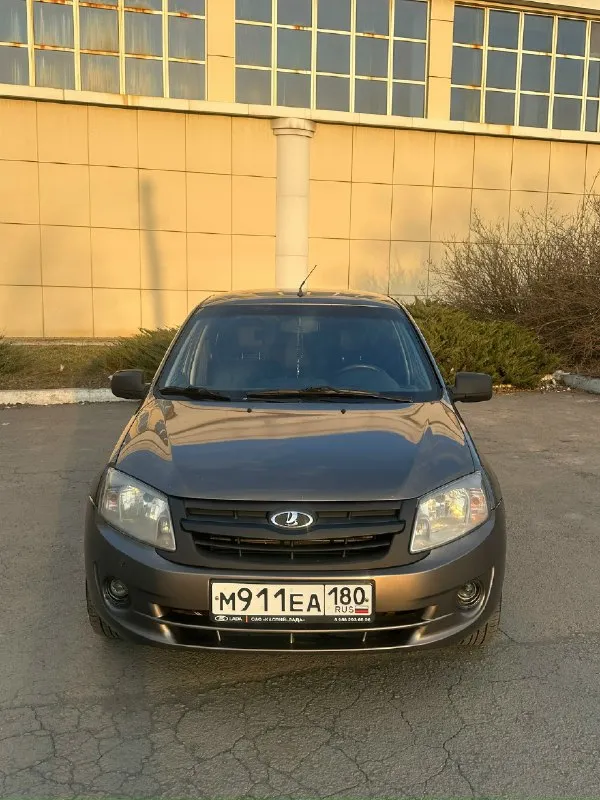 ❌продам автомобиль❌ 🚘марка: ваз granta ⛽️объем: 1.6 (8-ми клаппаная) 🛻год выпуска: 2014 🕹️кпп: механическая 5ст. 💰цена: 485.000₽ 🛣️пробег: 219.000км продаю свою машину, не перекуп. комплектация: стандарт. состояние хорошее. мотор и коробка на отлично. масло не ест, замена каждые 7.000км, масло mannol. ходовая отлично. кузов без гнили и рыжиков, летом производился антикор днища. машина в шумке, стоит хорошая музыка, активный сабвуфер, bi led туманки. хорошая летняя резина(отъездила пол сезона). салон ухоженный. документы в полном порядке. аргументированный торг у капота. все вопросы по телефону: +79496205561 📞 звоните: +7(949)6205561 - фотография - 2