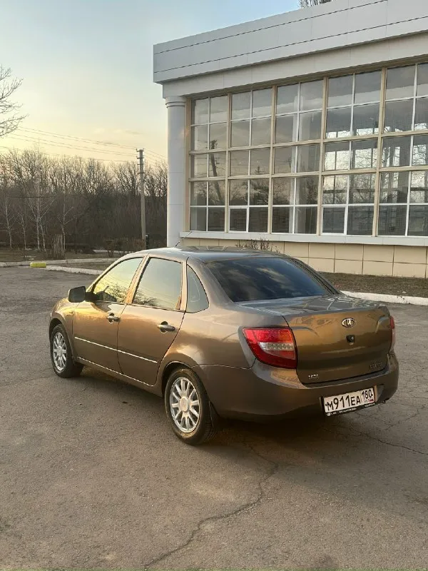 ❌продам автомобиль❌ 🚘марка: ваз granta ⛽️объем: 1.6 (8-ми клаппаная) 🛻год выпуска: 2014 🕹️кпп: механическая 5ст. 💰цена: 485.000₽ 🛣️пробег: 219.000км продаю свою машину, не перекуп. комплектация: стандарт. состояние хорошее. мотор и коробка на отлично. масло не ест, замена каждые 7.000км, масло mannol. ходовая отлично. кузов без гнили и рыжиков, летом производился антикор днища. машина в шумке, стоит хорошая музыка, активный сабвуфер, bi led туманки. хорошая летняя резина(отъездила пол сезона). салон ухоженный. документы в полном порядке. аргументированный торг у капота. все вопросы по телефону: +79496205561 📞 звоните: +7(949)6205561 - фотография - 4