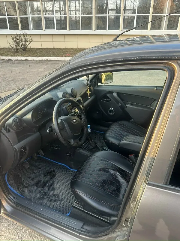❌продам автомобиль❌ 🚘марка: ваз granta ⛽️объем: 1.6 (8-ми клаппаная) 🛻год выпуска: 2014 🕹️кпп: механическая 5ст. 💰цена: 485.000₽ 🛣️пробег: 219.000км продаю свою машину, не перекуп. комплектация: стандарт. состояние хорошее. мотор и коробка на отлично. масло не ест, замена каждые 7.000км, масло mannol. ходовая отлично. кузов без гнили и рыжиков, летом производился антикор днища. машина в шумке, стоит хорошая музыка, активный сабвуфер, bi led туманки. хорошая летняя резина(отъездила пол сезона). салон ухоженный. документы в полном порядке. аргументированный торг у капота. все вопросы по телефону: +79496205561 📞 звоните: +7(949)6205561 - фотография - 5