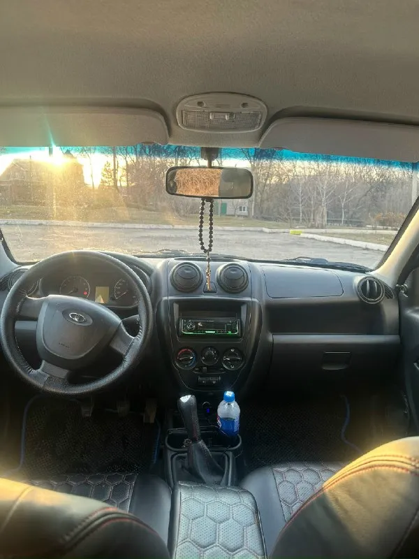 ❌продам автомобиль❌ 🚘марка: ваз granta ⛽️объем: 1.6 (8-ми клаппаная) 🛻год выпуска: 2014 🕹️кпп: механическая 5ст. 💰цена: 485.000₽ 🛣️пробег: 219.000км продаю свою машину, не перекуп. комплектация: стандарт. состояние хорошее. мотор и коробка на отлично. масло не ест, замена каждые 7.000км, масло mannol. ходовая отлично. кузов без гнили и рыжиков, летом производился антикор днища. машина в шумке, стоит хорошая музыка, активный сабвуфер, bi led туманки. хорошая летняя резина(отъездила пол сезона). салон ухоженный. документы в полном порядке. аргументированный торг у капота. все вопросы по телефону: +79496205561 📞 звоните: +7(949)6205561 - фотография - 6