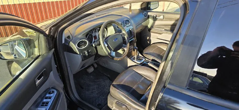 Ford focus 2 рестайлинг год: 2008 пробег: 245.500км. двигатель: 2.0л. акпп: 4ст. комплектация: chia максимальная, кожаный салон, подогрев сидений, андроид магнитола, двухзонный климат контроль, датчики дождя и света и. т.д более подробно по телефону г. мариуполь (мангуш) +79497138247 владимир цена: 599.999₽ - фотография - 7