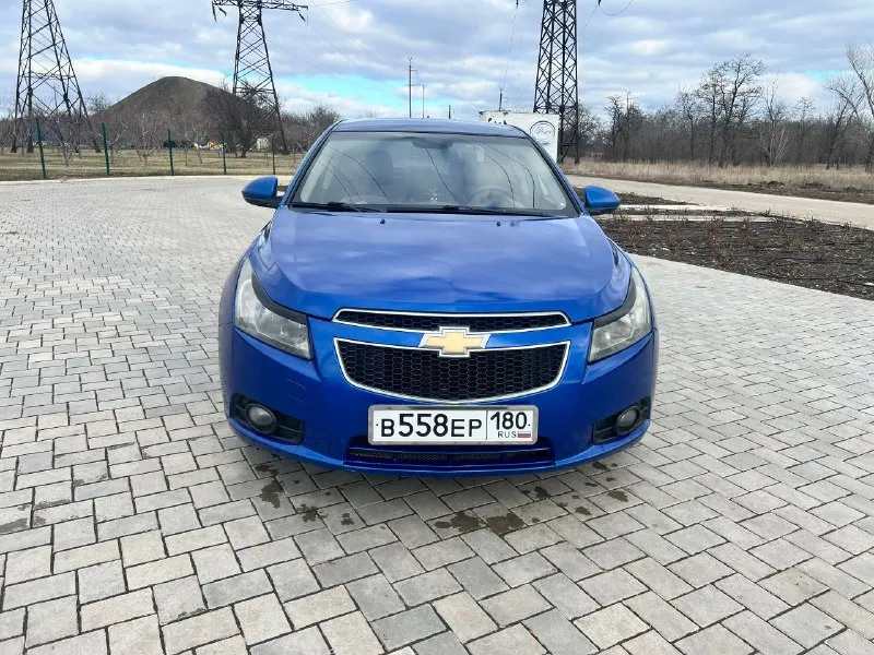 Chevrolet cruze ls год выпуска 2011 1.8 ат бензин. пробег 220.000 мотор отличный, надежный, не дымит, не троит, не потеет! масло не расходует! акпп чистый автомат классический, не пинает, не буксует, переключает мягко! ходовая не гремит, не стучит, едет ровно, никуда не тянет! рыжиков и гнили нет! магнитола андроид, bt аудио, видеорегистратор кондиционер заправлен, и холодит печка работает электрика вся исправна, работают все что есть, и должно! вообщем вся обслужена, вложений не требует, сел и поехал по документам полный порядок, без запретов, без штрафов, переоформление без проблем ! любые проверки на сервисе за ваш счет! осмотр г. донецк рассмотрю варианты обмена, с вашей доплатой все вопросы по телефону +79494171326 цена 680.000 торг - фотография - 2