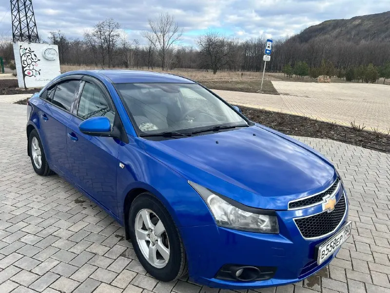 Chevrolet cruze ls год выпуска 2011 1.8 ат бензин. пробег 220.000 мотор отличный, надежный, не дымит, не троит, не потеет! масло не расходует! акпп чистый автомат классический, не пинает, не буксует, переключает мягко! ходовая не гремит, не стучит, едет ровно, никуда не тянет! рыжиков и гнили нет! магнитола андроид, bt аудио, видеорегистратор кондиционер заправлен, и холодит печка работает электрика вся исправна, работают все что есть, и должно! вообщем вся обслужена, вложений не требует, сел и поехал по документам полный порядок, без запретов, без штрафов, переоформление без проблем ! любые проверки на сервисе за ваш счет! осмотр г. донецк рассмотрю варианты обмена, с вашей доплатой все вопросы по телефону +79494171326 цена 680.000 торг - фотография - 3
