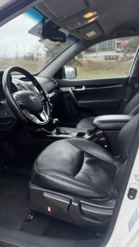 Kia sorento 2014 год двигатель 2.4 бензин коробка автомат пробег 174тыс. км автомобиль в отличном состоянии, авто обслужен от и до, вложения не требует не какого от слова совсем ! комплектация кожаный салон электропривод зеркал полный привод помощь при спуске круизконтроль мультируль без ключевой доступ запуск старт stop камера заднего вида климат контроль двух зоны подогрев сидений подогрев зеркал подогрев дворников подогрев руля антибликовое зеркало датчик света датчик дождя два ключа abs esp airbag бортовой компьютер четыре стеклоподъемника с документами все в полном порядке, продажа с полным переоформлением в гаи г. донецк цена 1.625.000 звоните остальное по тел. +79496447942 возможно продажа в кредит - фотография - 10