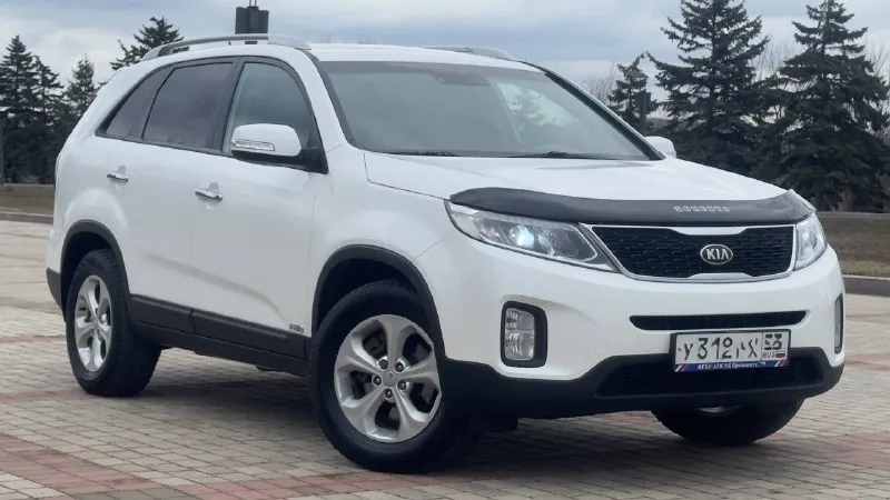 Kia sorento 2014 год двигатель 2.4 бензин коробка автомат пробег 174тыс. км автомобиль в отличном состоянии, авто обслужен от и до, вложения не требует не какого от слова совсем ! комплектация кожаный салон электропривод зеркал полный привод помощь при спуске круизконтроль мультируль без ключевой доступ запуск старт stop камера заднего вида климат контроль двух зоны подогрев сидений подогрев зеркал подогрев дворников подогрев руля антибликовое зеркало датчик света датчик дождя два ключа abs esp airbag бортовой компьютер четыре стеклоподъемника с документами все в полном порядке, продажа с полным переоформлением в гаи г. донецк цена 1.625.000 звоните остальное по тел. +79496447942 возможно продажа в кредит - фотография - 3