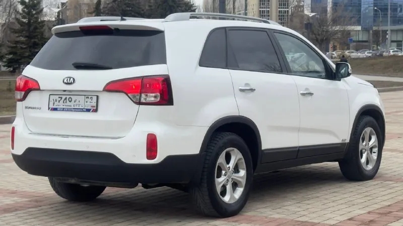 Kia sorento 2014 год двигатель 2.4 бензин коробка автомат пробег 174тыс. км автомобиль в отличном состоянии, авто обслужен от и до, вложения не требует не какого от слова совсем ! комплектация кожаный салон электропривод зеркал полный привод помощь при спуске круизконтроль мультируль без ключевой доступ запуск старт stop камера заднего вида климат контроль двух зоны подогрев сидений подогрев зеркал подогрев дворников подогрев руля антибликовое зеркало датчик света датчик дождя два ключа abs esp airbag бортовой компьютер четыре стеклоподъемника с документами все в полном порядке, продажа с полным переоформлением в гаи г. донецк цена 1.625.000 звоните остальное по тел. +79496447942 возможно продажа в кредит - фотография - 4