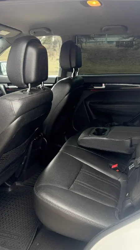 Kia sorento 2014 год двигатель 2.4 бензин коробка автомат пробег 174тыс. км автомобиль в отличном состоянии, авто обслужен от и до, вложения не требует не какого от слова совсем ! комплектация кожаный салон электропривод зеркал полный привод помощь при спуске круизконтроль мультируль без ключевой доступ запуск старт stop камера заднего вида климат контроль двух зоны подогрев сидений подогрев зеркал подогрев дворников подогрев руля антибликовое зеркало датчик света датчик дождя два ключа abs esp airbag бортовой компьютер четыре стеклоподъемника с документами все в полном порядке, продажа с полным переоформлением в гаи г. донецк цена 1.625.000 звоните остальное по тел. +79496447942 возможно продажа в кредит - фотография - 8