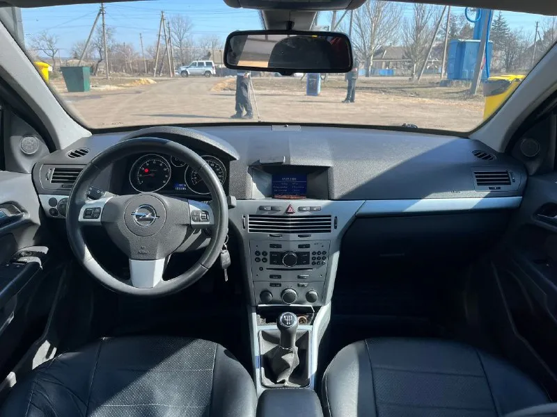 Продам opel astra h рестайлинг. 2011г. в. 1.8 бензин 140л. с., мкпп. 183000км. пробега. авто в отличном состоянии. полностью обслуженный автомобиль, без вложений. кузов полностью в заводском окрасе, без ржавчин и прочих дефектов. по двигателю и кпп вопросов нет никаких, масло не подъедает, работает четко, фазики не гремят. по ходовке тишина, как мячик. работает абсолютно все, включая климат. по комплектации: климат, передние подогревы, мультируль, круиз контроль, передние эсп. дополнительно авто полностью в шумоизоляции, включая арки, сделан полностью пересвет салона. под чехлами сидения как новые. цена 690 000₽ осмотр старобешево +79493370737 +79493185079 - фотография - 10