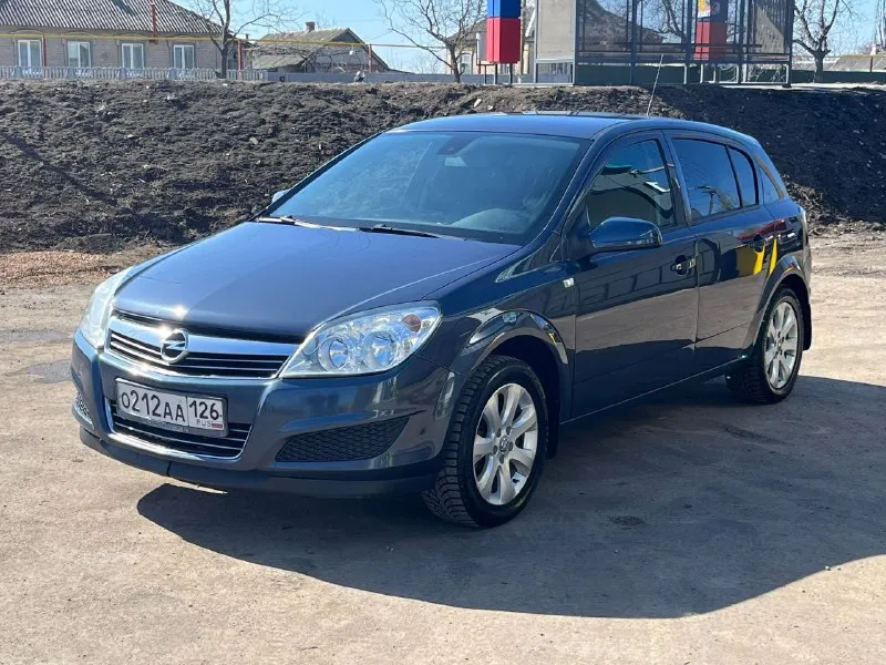 Продам opel astra h рестайлинг. 2011г. в. 1.8 бензин 140л. с., мкпп. 183000км. пробега. авто в отличном состоянии. полностью обслуженный автомобиль, без вложений. кузов полностью в заводском окрасе, без ржавчин и прочих дефектов. по двигателю и кпп вопросов нет никаких, масло не подъедает, работает четко, фазики не гремят. по ходовке тишина, как мячик. работает абсолютно все, включая климат. по комплектации: климат, передние подогревы, мультируль, круиз контроль, передние эсп. дополнительно авто полностью в шумоизоляции, включая арки, сделан полностью пересвет салона. под чехлами сидения как новые. цена 690 000₽ осмотр старобешево +79493370737 +79493185079 - фотография - 2