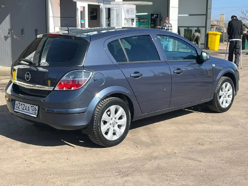 Продам opel astra h рестайлинг. 2011г. в. 1.8 бензин 140л. с., мкпп. 183000км. пробега. авто в отличном состоянии. полностью обслуженный автомобиль, без вложений. кузов полностью в заводском окрасе, без ржавчин и прочих дефектов. по двигателю и кпп вопросов нет никаких, масло не подъедает, работает четко, фазики не гремят. по ходовке тишина, как мячик. работает абсолютно все, включая климат. по комплектации: климат, передние подогревы, мультируль, круиз контроль, передние эсп. дополнительно авто полностью в шумоизоляции, включая арки, сделан полностью пересвет салона. под чехлами сидения как новые. цена 690 000₽ осмотр старобешево +79493370737 +79493185079 - фотография - 6