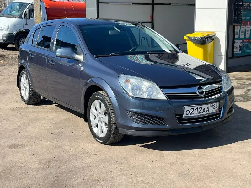 Продам opel astra h рестайлинг. 2011г. в. 1.8 бензин 140л. с., мкпп. 183000км. пробега. авто в отличном состоянии. полностью обслуженный автомобиль, без вложений. кузов полностью в заводском окрасе, без ржавчин и прочих дефектов. по двигателю и кпп вопросов нет никаких, масло не подъедает, работает четко, фазики не гремят. по ходовке тишина, как мячик. работает абсолютно все, включая климат. по комплектации: климат, передние подогревы, мультируль, круиз контроль, передние эсп. дополнительно авто полностью в шумоизоляции, включая арки, сделан полностью пересвет салона. под чехлами сидения как новые. цена 690 000₽ осмотр старобешево +79493370737 +79493185079 - фотография - 8