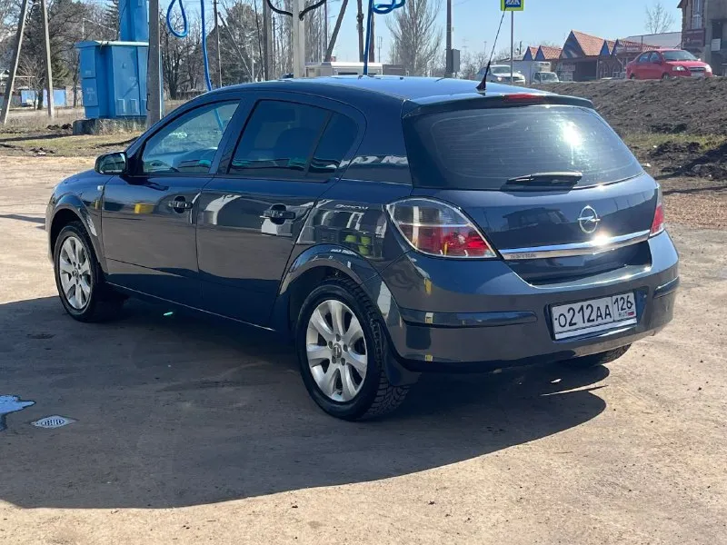 Продам opel astra h рестайлинг. 2011г. в. 1.8 бензин 140л. с., мкпп. 183000км. пробега. авто в отличном состоянии. полностью обслуженный автомобиль, без вложений. кузов полностью в заводском окрасе, без ржавчин и прочих дефектов. по двигателю и кпп вопросов нет никаких, масло не подъедает, работает четко, фазики не гремят. по ходовке тишина, как мячик. работает абсолютно все, включая климат. по комплектации: климат, передние подогревы, мультируль, круиз контроль, передние эсп. дополнительно авто полностью в шумоизоляции, включая арки, сделан полностью пересвет салона. под чехлами сидения как новые. цена 690 000₽ осмотр старобешево +79493370737 +79493185079 - фотография - 9