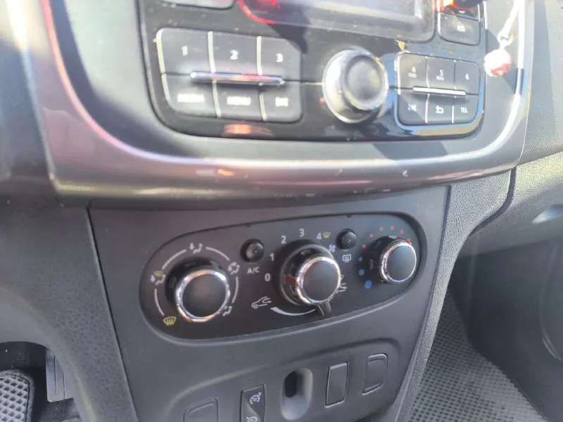 Renault sandero stepway 2018 года (82 лошади) пробег 150 тыс. , (родной) без единого дтп и т. д. автотека зеленая! авто в идеальном состоянии, без рыжиков, вздутий (кузов оцинкованный) авто не дорогая в обслуживании, ни разу не подводила (всё что надо поменяно) цена 850 тыс. рублей! я собственник! все подробности по телефону +79493025861 донецк - фотография - 4