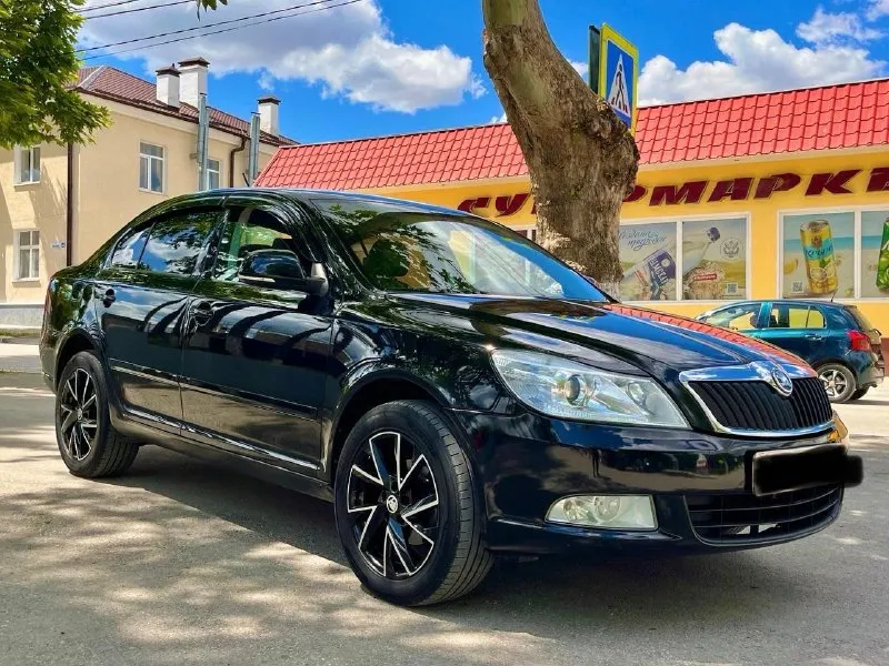 Skoda octavia год:2011 пробег: 250000 г. донецк +79790263716 +79494378767 цена: 770000₽ предлагаю вашему вниманию надежный и комфортабельный автомобиль шкода октавия 2011 года выпуска. в комплектацию автомобиля входит все, что необходимо для комфортной и безопасной езды: климат-контроль, подогрев сидений, парктроники, датчики света и дождя, круиз-контроль, система курсовой устойчивости (esp) и многое другое. салон автомобиля отделан качественными материалами, что создает атмосферу комфорта и уюта. автомобиль находится в отличном техническом состоянии и не требует дополнительных вложений. своевременное техническое обслуживание проводилось в соответствии с регламентом производителя. все заказ снаряды предоставим. кузов автомобиля в отличном состоянии. машина хозяйская, я хозяин по птс. разумный торг уместен при осмотре. - фотография - 2