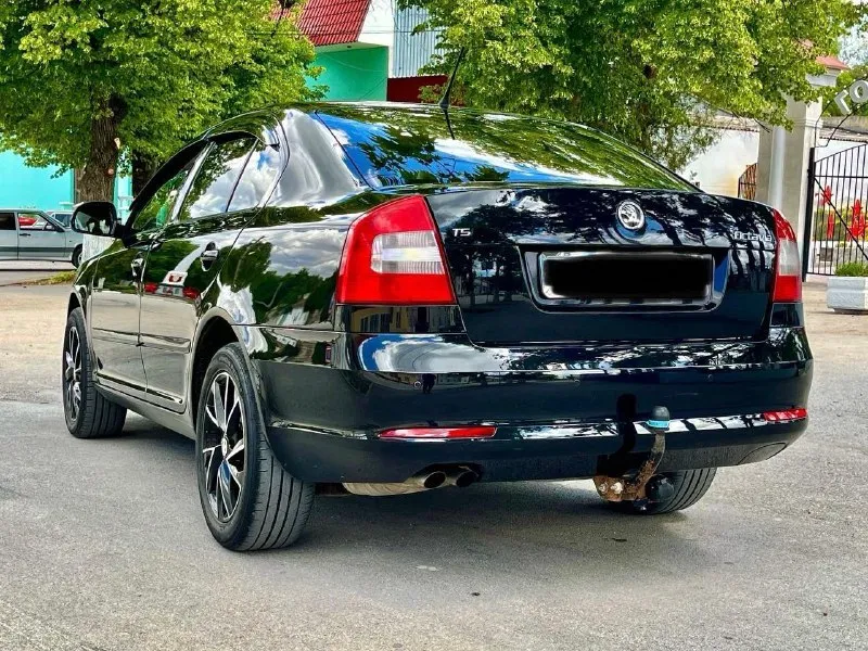Skoda octavia год:2011 пробег: 250000 г. донецк +79790263716 +79494378767 цена: 770000₽ предлагаю вашему вниманию надежный и комфортабельный автомобиль шкода октавия 2011 года выпуска. в комплектацию автомобиля входит все, что необходимо для комфортной и безопасной езды: климат-контроль, подогрев сидений, парктроники, датчики света и дождя, круиз-контроль, система курсовой устойчивости (esp) и многое другое. салон автомобиля отделан качественными материалами, что создает атмосферу комфорта и уюта. автомобиль находится в отличном техническом состоянии и не требует дополнительных вложений. своевременное техническое обслуживание проводилось в соответствии с регламентом производителя. все заказ снаряды предоставим. кузов автомобиля в отличном состоянии. машина хозяйская, я хозяин по птс. разумный торг уместен при осмотре. - фотография - 3