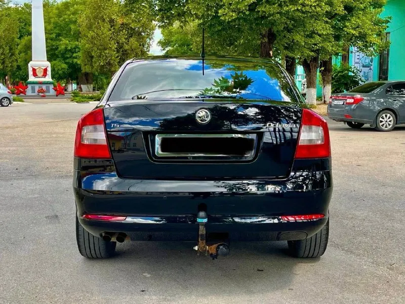 Skoda octavia год:2011 пробег: 250000 г. донецк +79790263716 +79494378767 цена: 770000₽ предлагаю вашему вниманию надежный и комфортабельный автомобиль шкода октавия 2011 года выпуска. в комплектацию автомобиля входит все, что необходимо для комфортной и безопасной езды: климат-контроль, подогрев сидений, парктроники, датчики света и дождя, круиз-контроль, система курсовой устойчивости (esp) и многое другое. салон автомобиля отделан качественными материалами, что создает атмосферу комфорта и уюта. автомобиль находится в отличном техническом состоянии и не требует дополнительных вложений. своевременное техническое обслуживание проводилось в соответствии с регламентом производителя. все заказ снаряды предоставим. кузов автомобиля в отличном состоянии. машина хозяйская, я хозяин по птс. разумный торг уместен при осмотре. - фотография - 4