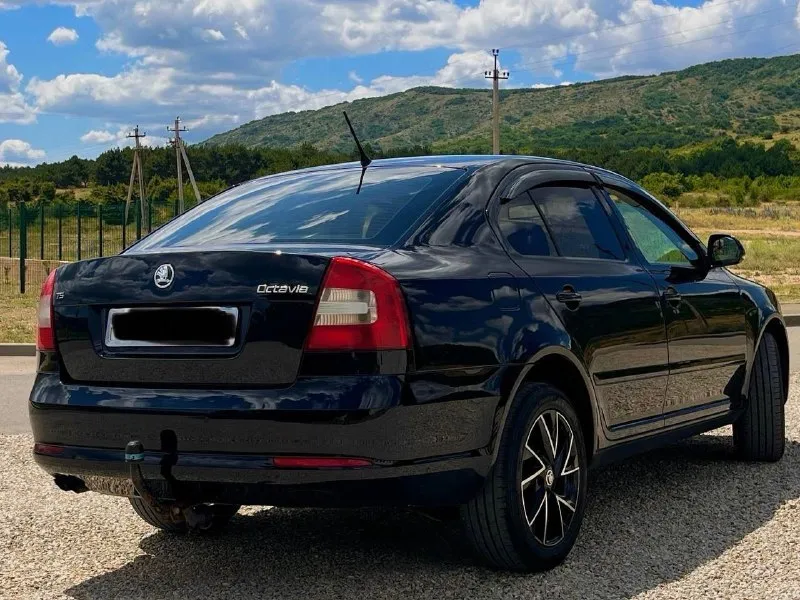 Skoda octavia год:2011 пробег: 250000 г. донецк +79790263716 +79494378767 цена: 770000₽ предлагаю вашему вниманию надежный и комфортабельный автомобиль шкода октавия 2011 года выпуска. в комплектацию автомобиля входит все, что необходимо для комфортной и безопасной езды: климат-контроль, подогрев сидений, парктроники, датчики света и дождя, круиз-контроль, система курсовой устойчивости (esp) и многое другое. салон автомобиля отделан качественными материалами, что создает атмосферу комфорта и уюта. автомобиль находится в отличном техническом состоянии и не требует дополнительных вложений. своевременное техническое обслуживание проводилось в соответствии с регламентом производителя. все заказ снаряды предоставим. кузов автомобиля в отличном состоянии. машина хозяйская, я хозяин по птс. разумный торг уместен при осмотре. - фотография - 5