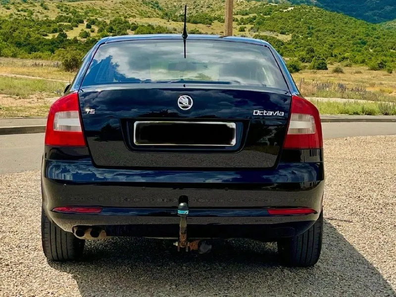 Skoda octavia год:2011 пробег: 250000 г. донецк +79790263716 +79494378767 цена: 770000₽ предлагаю вашему вниманию надежный и комфортабельный автомобиль шкода октавия 2011 года выпуска. в комплектацию автомобиля входит все, что необходимо для комфортной и безопасной езды: климат-контроль, подогрев сидений, парктроники, датчики света и дождя, круиз-контроль, система курсовой устойчивости (esp) и многое другое. салон автомобиля отделан качественными материалами, что создает атмосферу комфорта и уюта. автомобиль находится в отличном техническом состоянии и не требует дополнительных вложений. своевременное техническое обслуживание проводилось в соответствии с регламентом производителя. все заказ снаряды предоставим. кузов автомобиля в отличном состоянии. машина хозяйская, я хозяин по птс. разумный торг уместен при осмотре. - фотография - 6