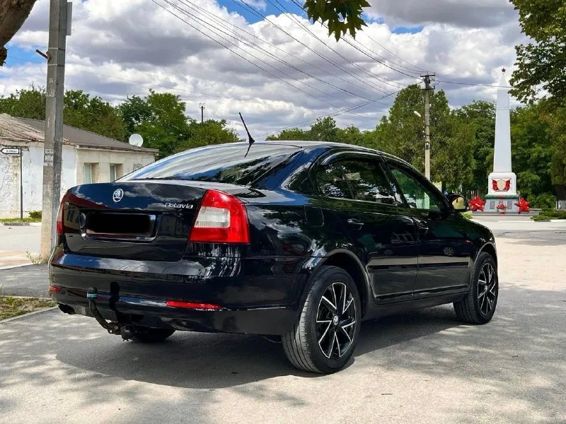Skoda octavia год:2011 пробег: 250000 г. донецк +79790263716 +79494378767 цена: 770000₽ предлагаю вашему вниманию надежный и комфортабельный автомобиль шкода октавия 2011 года выпуска. в комплектацию автомобиля входит все, что необходимо для комфортной и безопасной езды: климат-контроль, подогрев сидений, парктроники, датчики света и дождя, круиз-контроль, система курсовой устойчивости (esp) и многое другое. салон автомобиля отделан качественными материалами, что создает атмосферу комфорта и уюта. автомобиль находится в отличном техническом состоянии и не требует дополнительных вложений. своевременное техническое обслуживание проводилось в соответствии с регламентом производителя. все заказ снаряды предоставим. кузов автомобиля в отличном состоянии. машина хозяйская, я хозяин по птс. разумный торг уместен при осмотре. - фотография - 7