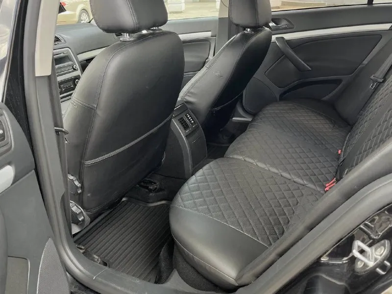 Skoda octavia год:2011 пробег: 250000 г. донецк +79790263716 +79494378767 цена: 770000₽ предлагаю вашему вниманию надежный и комфортабельный автомобиль шкода октавия 2011 года выпуска. в комплектацию автомобиля входит все, что необходимо для комфортной и безопасной езды: климат-контроль, подогрев сидений, парктроники, датчики света и дождя, круиз-контроль, система курсовой устойчивости (esp) и многое другое. салон автомобиля отделан качественными материалами, что создает атмосферу комфорта и уюта. автомобиль находится в отличном техническом состоянии и не требует дополнительных вложений. своевременное техническое обслуживание проводилось в соответствии с регламентом производителя. все заказ снаряды предоставим. кузов автомобиля в отличном состоянии. машина хозяйская, я хозяин по птс. разумный торг уместен при осмотре. - фотография - 8