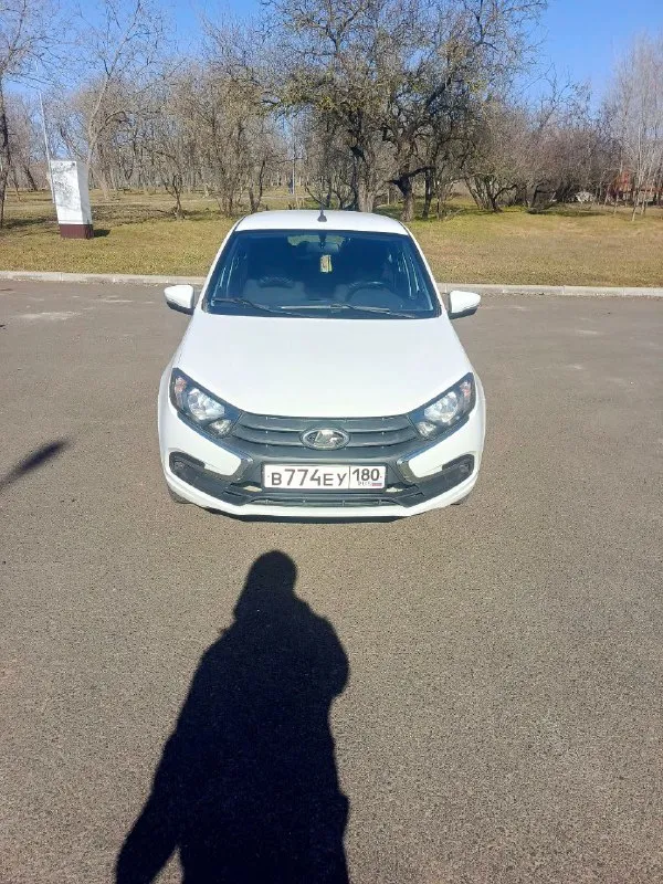 Продам автомобиль lada granta. двигатель 1.6 8 клапанный. автомобиль 2023г. выпуска. на учёт стала, февраль 2024. 1 владелец. гаражное хранение. пробег 47 тыс. км. есть фаркоп. эво ковры в салоне. магнитофон 1 диновый. зимняя резина( 3 мес. от покупки). летнней нет. цена 750 тыс. тел. +79493081588. телеграмм +79896222721. - фотография - 1