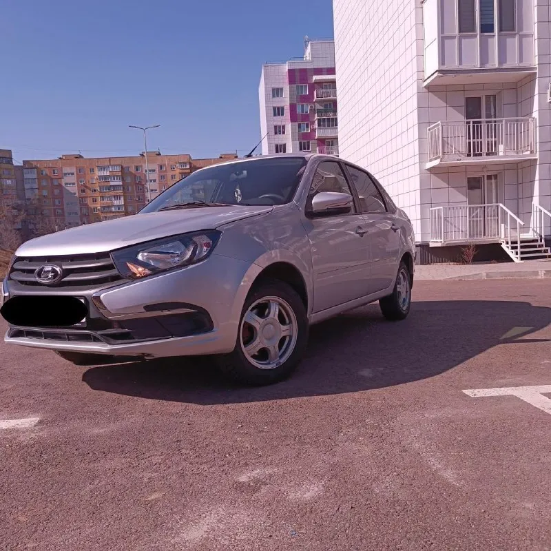 Продам ваз granta 2025, 1.6 л. (90 л. с.). 7500 км. родного пробега. состояние нового автомобиля. эур, абс, airbag, кондиционер, обогрев зеркал, электрозеркала, стеклоподъёмники. хорошая сигнализация starline с обратной связью и автозапуском. 950 000 мариуполь +794943598996 📲 tg: галина 📞 звоните: +7(949)4359899 - фотография - 3