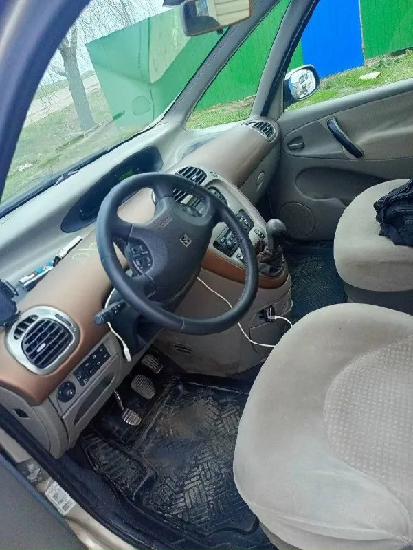 В продаже уникальный citroen xsara picasso 2002 года выпуска - это идеальный выбор для тех, кто ищет надежный и просторный автомобиль. компактвэн оснащен мощным двигателем 1.8 литра, который развивает 116 лошадиных сил и обеспечивает плавное и комфортное управление на дороге. цена 440т. р торг! кузов в ярком и стильном бежевом цвете делает этот автомобиль настоящим визитной карточкой на дороге. он привлекает внимание и подчеркивает вашу индивидуальность. citroen xsara picasso имеет передний привод, который обеспечивает отличное сцепление с дорогой и повышенную устойчивость во время движения. совместно с механической коробкой передач на 5 ступеней, это позволяет вам получить максимальное удовольствие от вождения. в салоне автомобиля есть пять удобных мест, что делает его идеальным для семьи или друзей. просторный и функциональный салон позволяет комфортно разместиться и насладиться поездкой. объявление попросили выложить по этому звонить только по номеру указанному ниже. 📞 звоните: +7(949)3344949 - фотография - 5