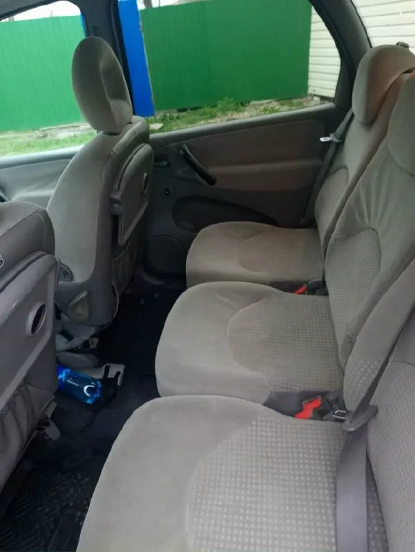 В продаже уникальный citroen xsara picasso 2002 года выпуска - это идеальный выбор для тех, кто ищет надежный и просторный автомобиль. компактвэн оснащен мощным двигателем 1.8 литра, который развивает 116 лошадиных сил и обеспечивает плавное и комфортное управление на дороге. цена 440т. р торг! кузов в ярком и стильном бежевом цвете делает этот автомобиль настоящим визитной карточкой на дороге. он привлекает внимание и подчеркивает вашу индивидуальность. citroen xsara picasso имеет передний привод, который обеспечивает отличное сцепление с дорогой и повышенную устойчивость во время движения. совместно с механической коробкой передач на 5 ступеней, это позволяет вам получить максимальное удовольствие от вождения. в салоне автомобиля есть пять удобных мест, что делает его идеальным для семьи или друзей. просторный и функциональный салон позволяет комфортно разместиться и насладиться поездкой. объявление попросили выложить по этому звонить только по номеру указанному ниже. 📞 звоните: +7(949)3344949 - фотография - 7