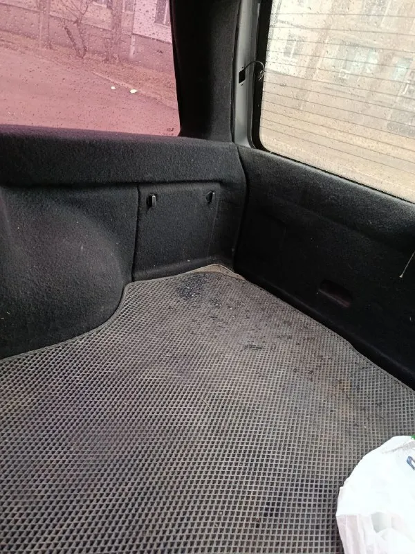 Продам фольцваген пассат вариант б3 1989год 1,6 бензин переделаный под карбюратор(солекс) машина покупалась для поездок на рыбалку! оригинальный птс я второй хозяин. мотор капиталеный в 2024 году за зиму была сделана вся подвеска, также ремень грм, помпа, всё опоры двигателя, коробки, всё масла двигателт, коробка, дополнительно установленно гидроусилитель руля, стеклоподъёмники, електро зеркала, салон перешит собствеными силами. ещё очень много доработок всё раскажу покажу зад автомобиля был поднят, для поднятия передка всё есть, не успел. много запчастей отдам с ней. по кузову дыр нет от слово совсем. комплект зимних колёс на штампах с оригинальными колпаками. в машину было вложено много сил и денег всё подробности по телефону донецк +79494928738 - фотография - 6