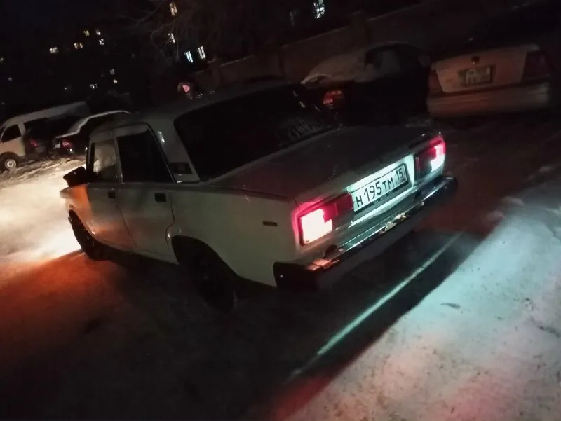 🆘продам ваз 2107🆘 💥инжектр 💥 🔥1012года🔥 ❗ 60.000 тысяч родного пробега! ❗ в очень хорошем состоянии! ❗ стоит сигнализация 2 брелка. ❗ автомобиль без единого рыжика! дно в мавиле. ❗ машина вся в шумке. ❗ салон чистый, ухоженный, на сид. .. овая полностью новая. ❗ стоят литые диски r14, комплект зимних на штампах в подарок. 🎶 стоит музыка, хорошая, 4 колонки 2 пищалки + саб+ 2 усилка. ❗ гаражное хранение, за автомобилем следили. ❗ автомобиль вложений не требует, сел и поехал. 💥 из минусав есть запрет на 20 000руб ❗ осмотр харцызск. ❗ по вопросам по телефону +79498252071🤙 💥 цена 200 000руб 💥 📞 звоните: +7(949)8252071 - фотография - 3