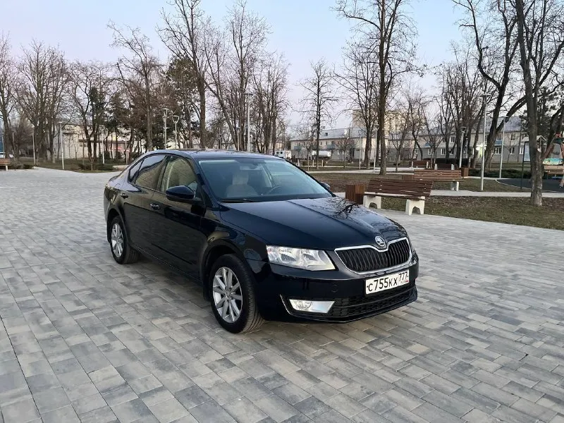 Продам школа октавия а7 2014 год 1.6 акпп автомобиль в идеальном состоянии не требует никаких вложений полностью обслужен и готов к дальнейшей эксплуатации за машиной всегда ухаживали вовремя обслуживали! в салоне не курил эксплуатация без дтп. отличная комплектация двухзонный климат подогрев сидений parktronic датчик света дождя все работает на 5+ осмотр город мариуполь цена 1350000 тыс руб по всем вопросам звоните +79490261919 - фотография - 3