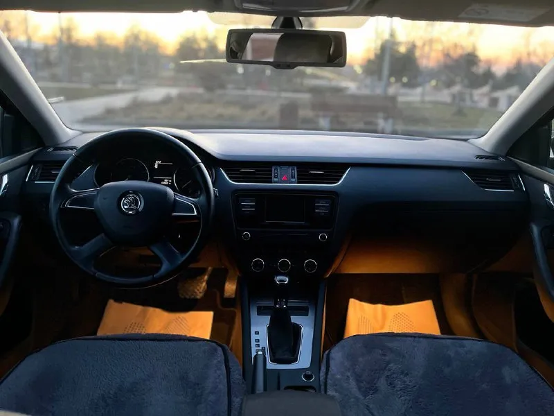 Продам школа октавия а7 2014 год 1.6 акпп автомобиль в идеальном состоянии не требует никаких вложений полностью обслужен и готов к дальнейшей эксплуатации за машиной всегда ухаживали вовремя обслуживали! в салоне не курил эксплуатация без дтп. отличная комплектация двухзонный климат подогрев сидений parktronic датчик света дождя все работает на 5+ осмотр город мариуполь цена 1350000 тыс руб по всем вопросам звоните +79490261919 - фотография - 8