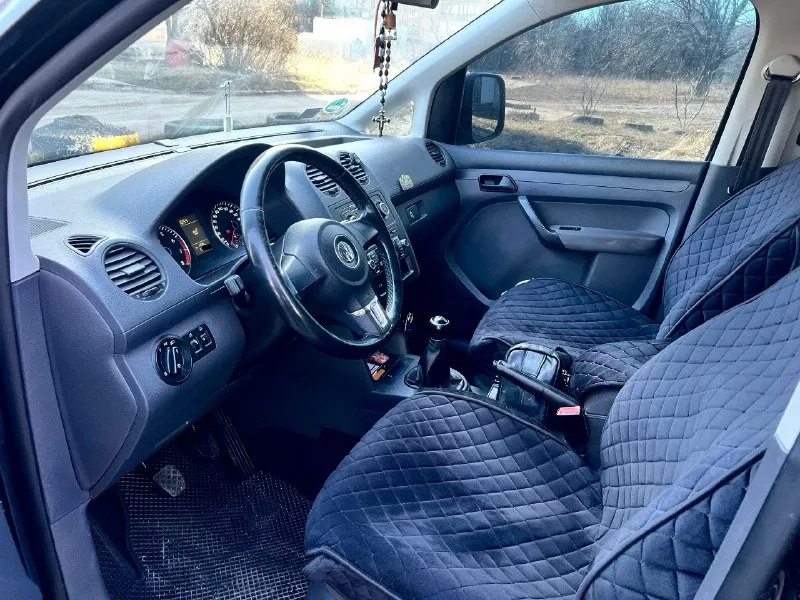 Продам volkswagen caddy минивэн автомобиль в идеальном состоянии 2014 г. выпуска 80 000 родного пробега самая полная комплектация круиз контроль подогрев сидений электростеклопакет абс антизанос все что нужно для комфортной езды автомобиль сделан на две двери очень удобно автомобильный весь в заводском окрасе один хозяин с автосалона два комплекта колёс на титановых дисках ходовая вся идеальная масла фильтра заменил автомобиль полностью новый автомобиль хранился в тёплым сухом гараже звоните в любое время +79496645504 цена 700тысяч 📞 звоните: +7(949)6645504 - фотография - 3