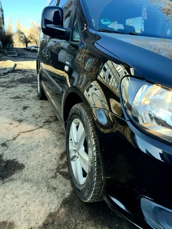 Продам volkswagen caddy минивэн автомобиль в идеальном состоянии 2014 г. выпуска 80 000 родного пробега самая полная комплектация круиз контроль подогрев сидений электростеклопакет абс антизанос все что нужно для комфортной езды автомобиль сделан на две двери очень удобно автомобильный весь в заводском окрасе один хозяин с автосалона два комплекта колёс на титановых дисках ходовая вся идеальная масла фильтра заменил автомобиль полностью новый автомобиль хранился в тёплым сухом гараже звоните в любое время +79496645504 цена 700тысяч 📞 звоните: +7(949)6645504 - фотография - 5