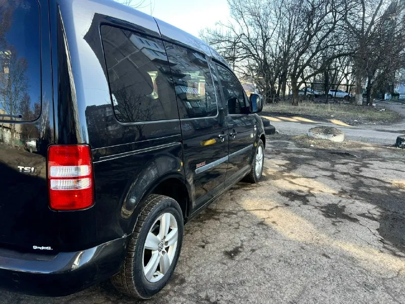 Продам volkswagen caddy минивэн автомобиль в идеальном состоянии 2014 г. выпуска 80 000 родного пробега самая полная комплектация круиз контроль подогрев сидений электростеклопакет абс антизанос все что нужно для комфортной езды автомобиль сделан на две двери очень удобно автомобильный весь в заводском окрасе один хозяин с автосалона два комплекта колёс на титановых дисках ходовая вся идеальная масла фильтра заменил автомобиль полностью новый автомобиль хранился в тёплым сухом гараже звоните в любое время +79496645504 цена 700тысяч 📞 звоните: +7(949)6645504 - фотография - 8